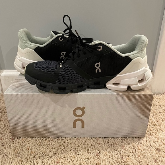 On Running Shoes - OnCloud women’s shoes , Size 7.5